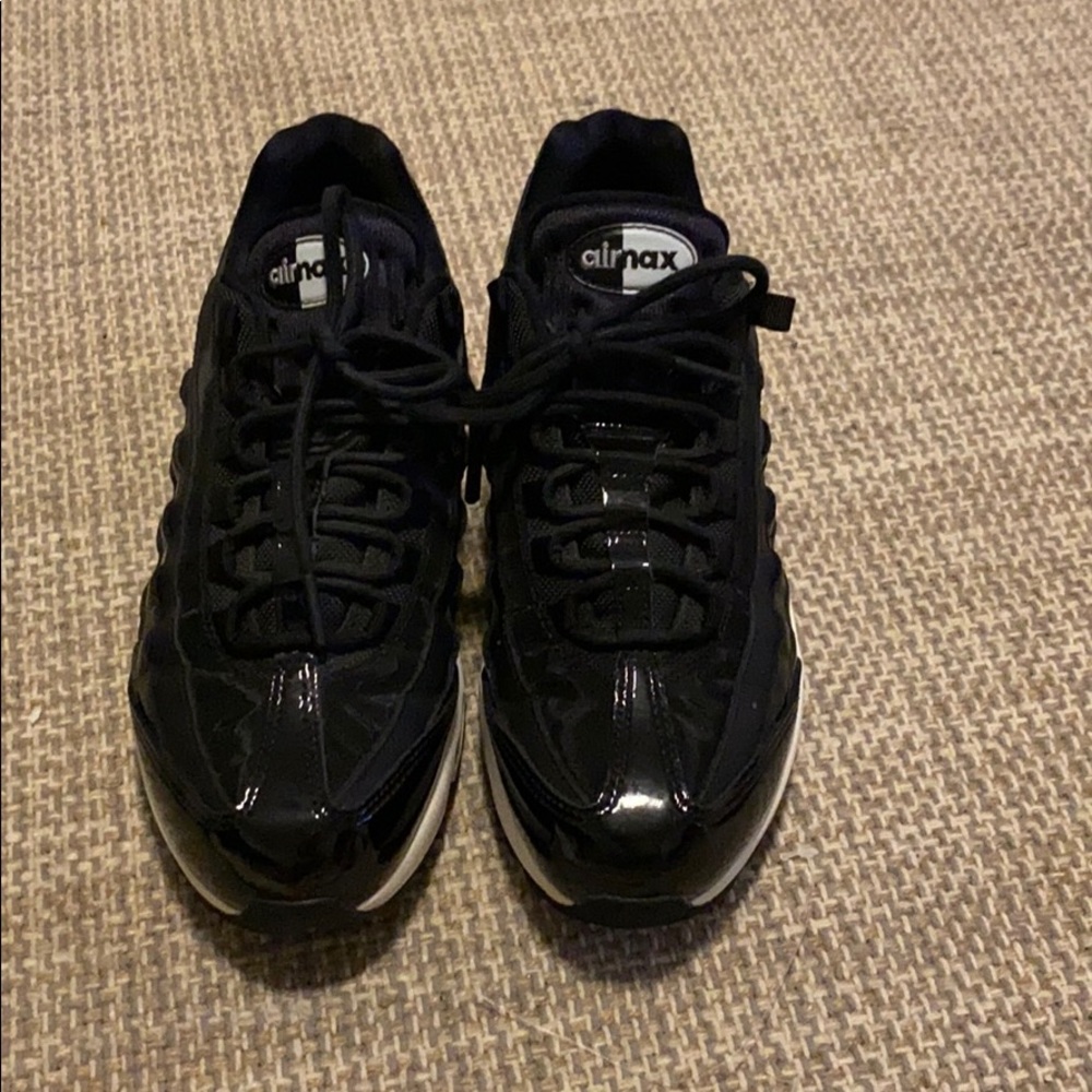 Black and White Nike AirMax